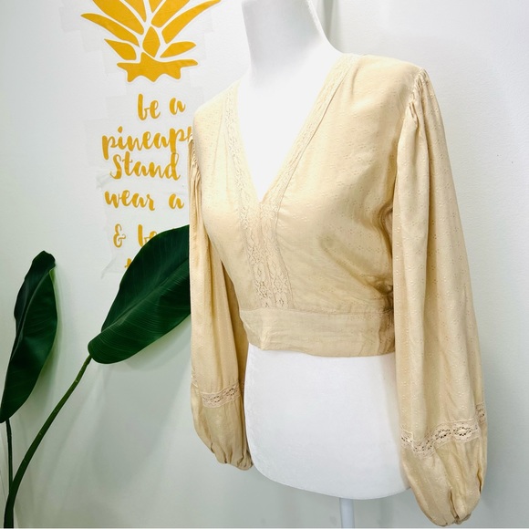 Boutique Light Camel Boho Embroidered Lace V-Neck Long Sleeve Crop Blouse XS NWT - Picture 3 of 11